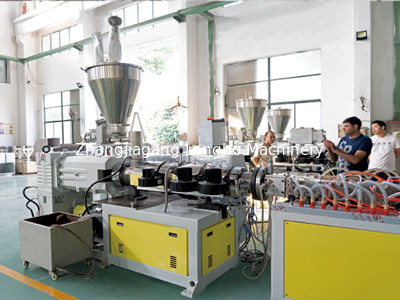 Automatische Konische Zwillingschraubenausdrüser Kunststoff WPC PVC Deckenplatte Sperrholzplatte/Fensterprofil/Türrahmenmachung Extrusionsmaschine/Produktionslinie