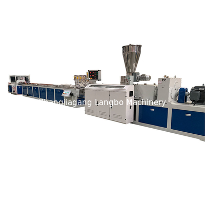 Innen- und Außendekoration WPC-Flutenplattenmachmaschine WPC-Wandplatten-Extrusionslinie-Machine
