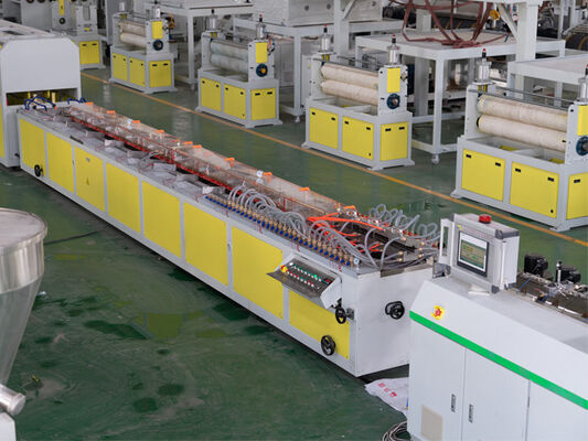 Motor Power vollautomatische PVC-Produktionslinie für die Extrusion von Kunststoffprofilen für erstklassige Produktion